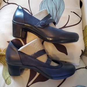Aragon Lexee Mary Jane Shoes in Navy